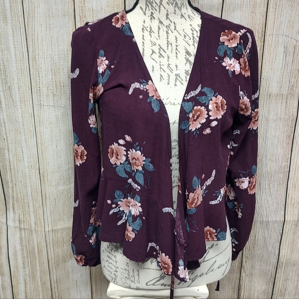 💥 3/$20 Wild Fable Medium Floral Wrap Peplum Top - Plum - Picture 2 of 10